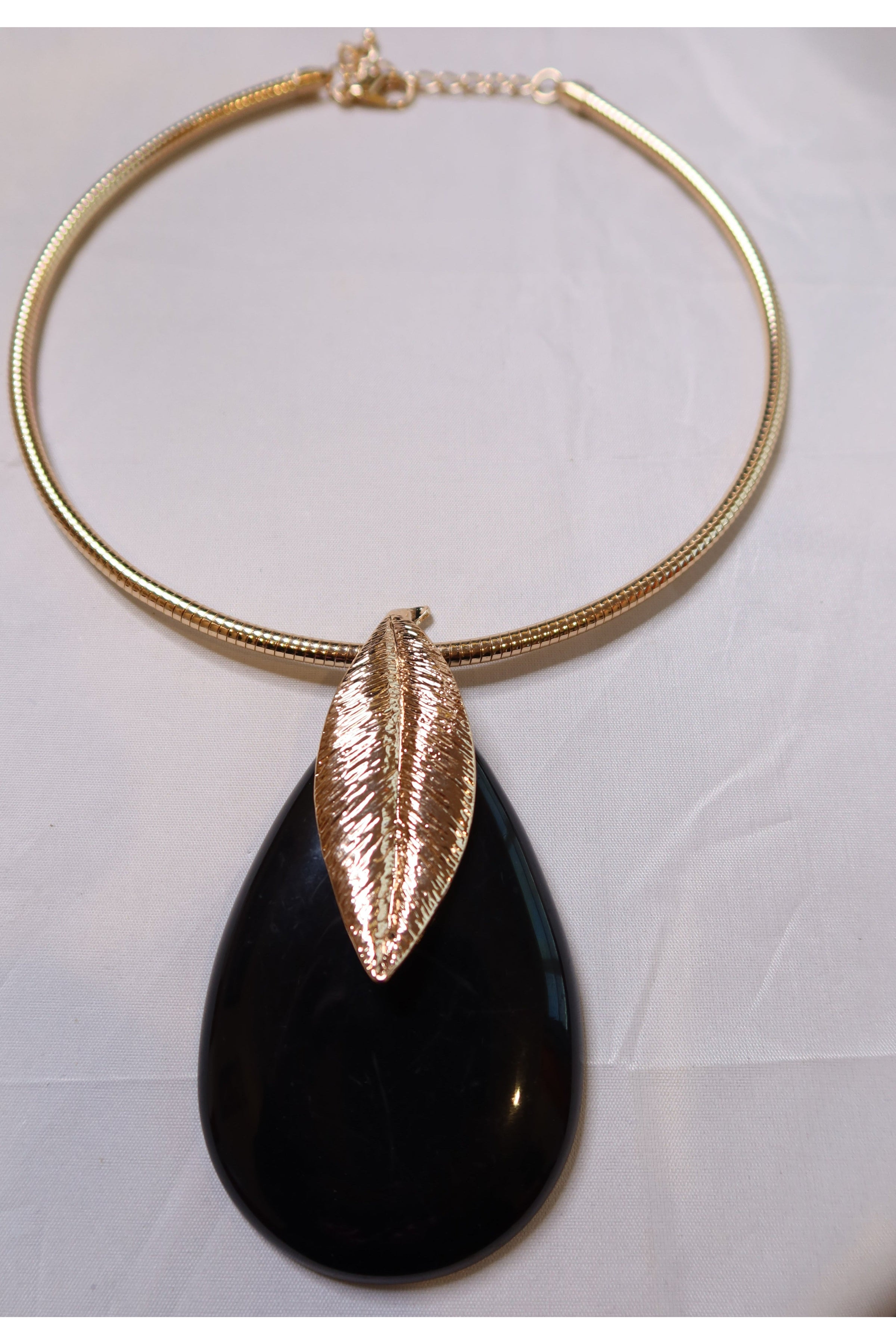 Gold Round necklace